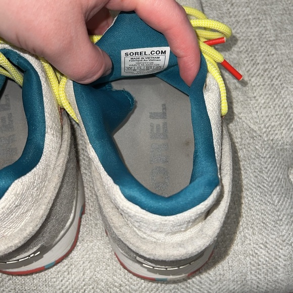 Sorel Kinetic Lace Sneaker Sea Salt SOLD OUT Used Dirty Size 9.5 Multi colored - Picture 9 of 10